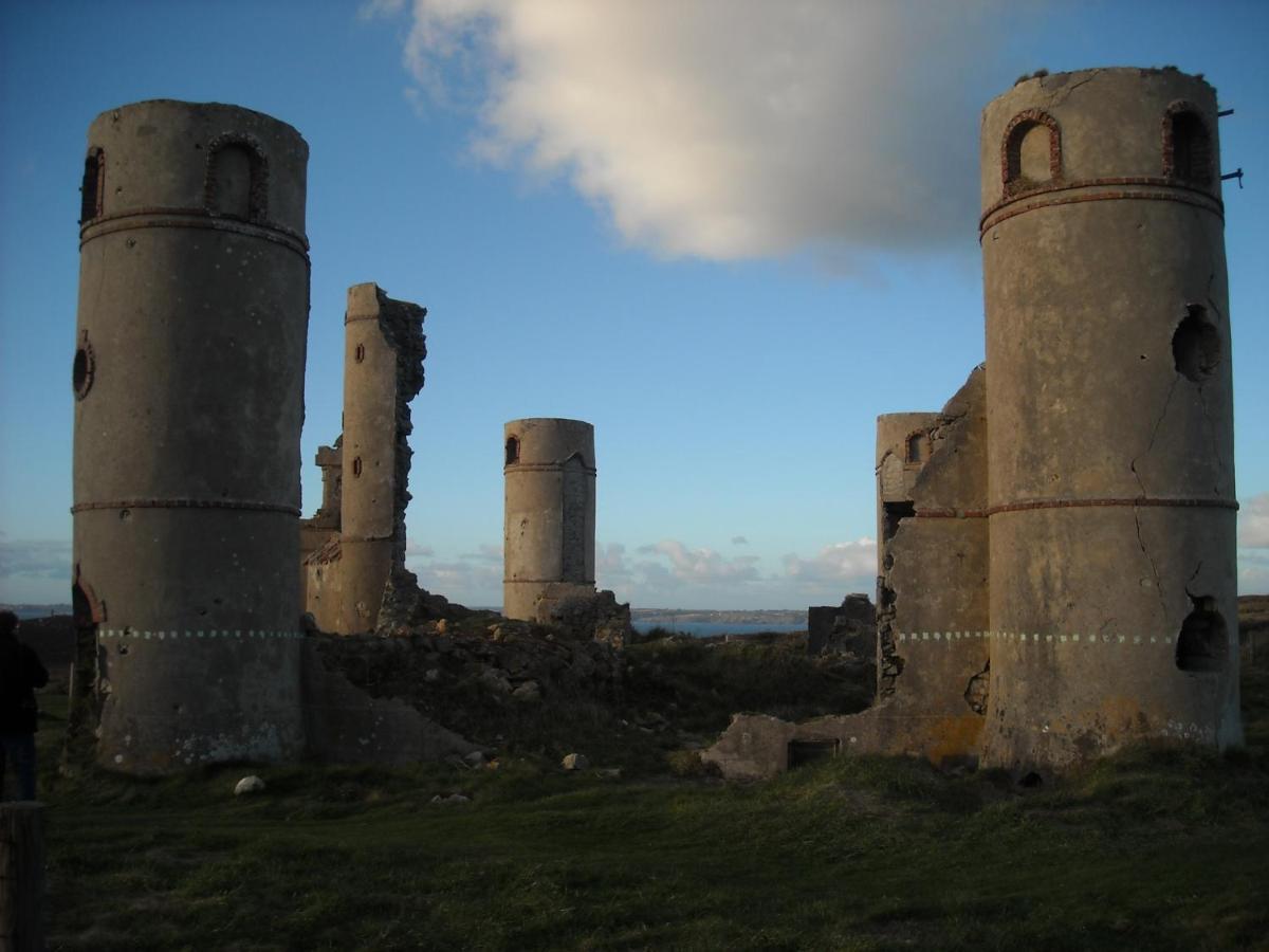 Gite De Caractere Lopérec Exterior foto
